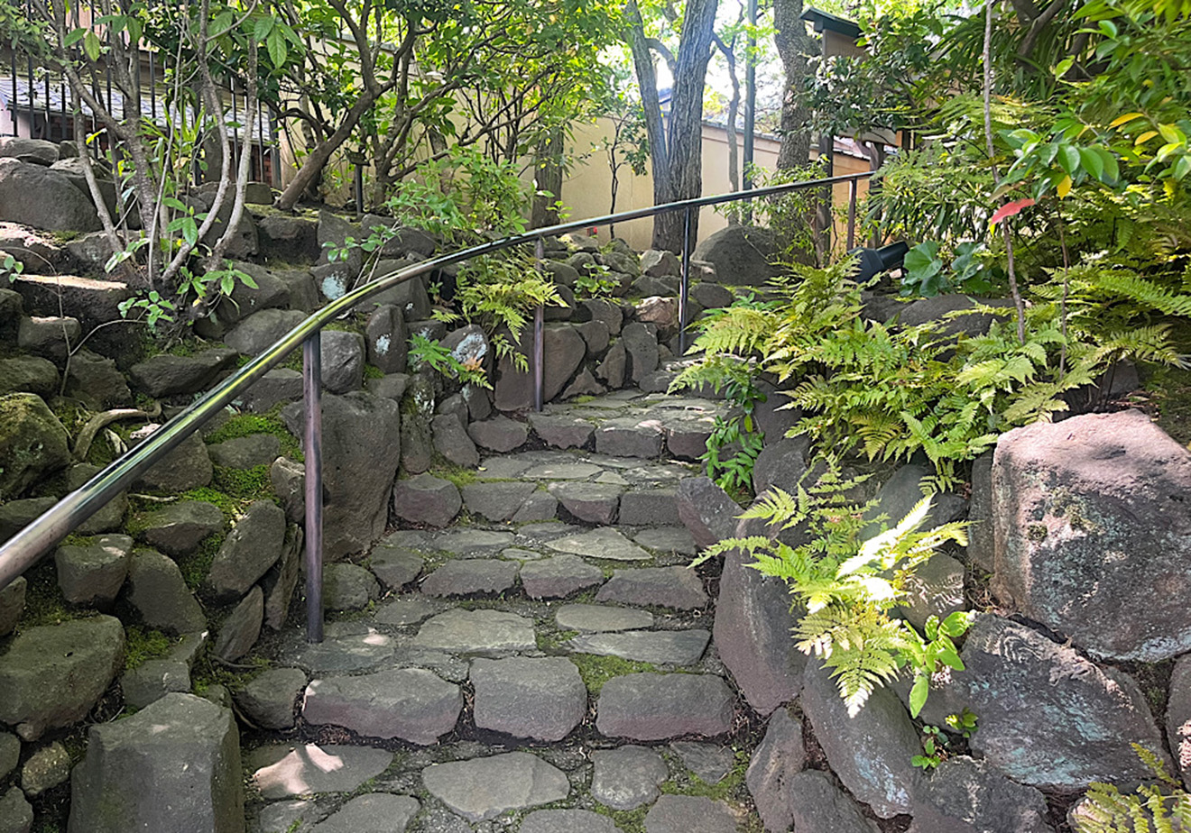 「向井潤吉アトリエ館」の階段