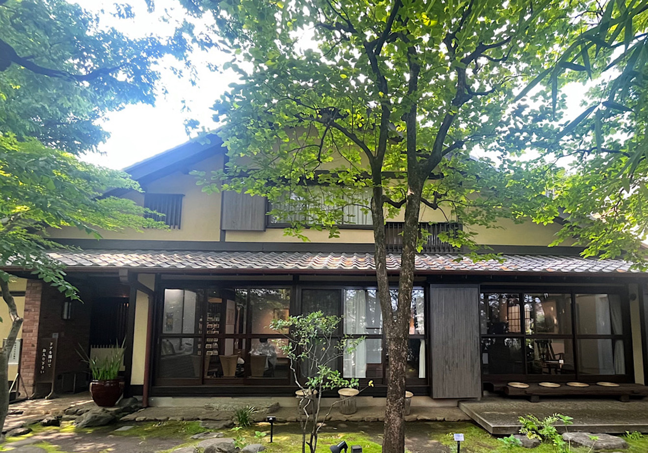 「向井潤吉アトリエ館」の邸宅