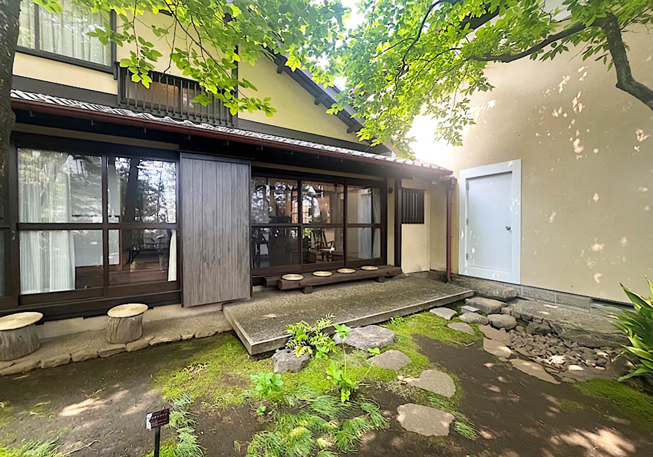 「向井潤吉アトリエ館」の邸宅