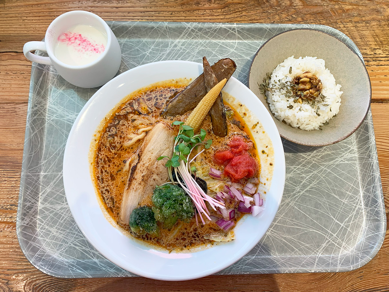 「スパイスラーメン 点と線. 下北沢店」のスパイスラーメンセット