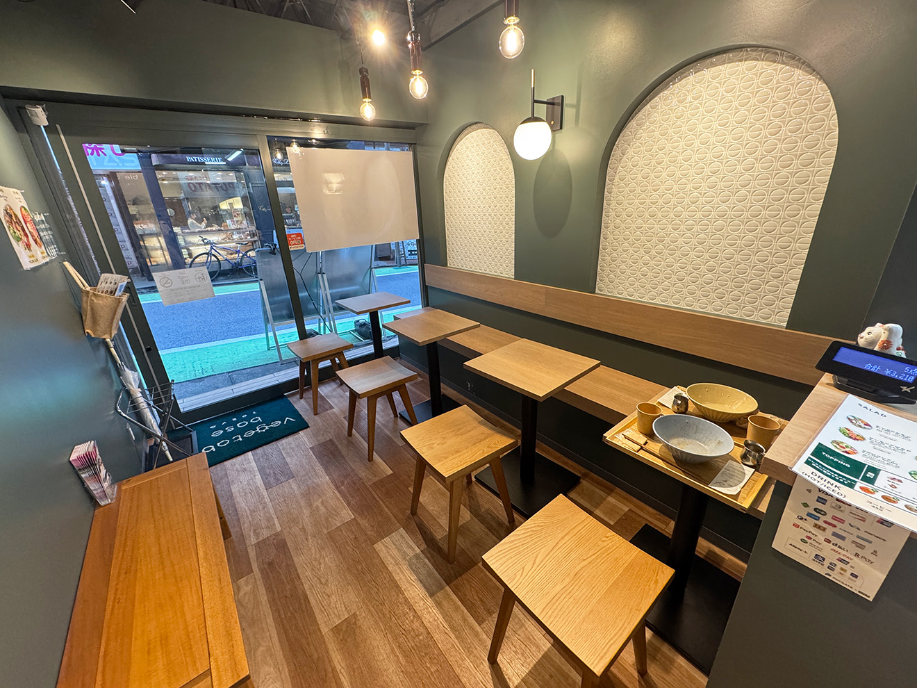 「Vegetable Base Tokyo」の店内