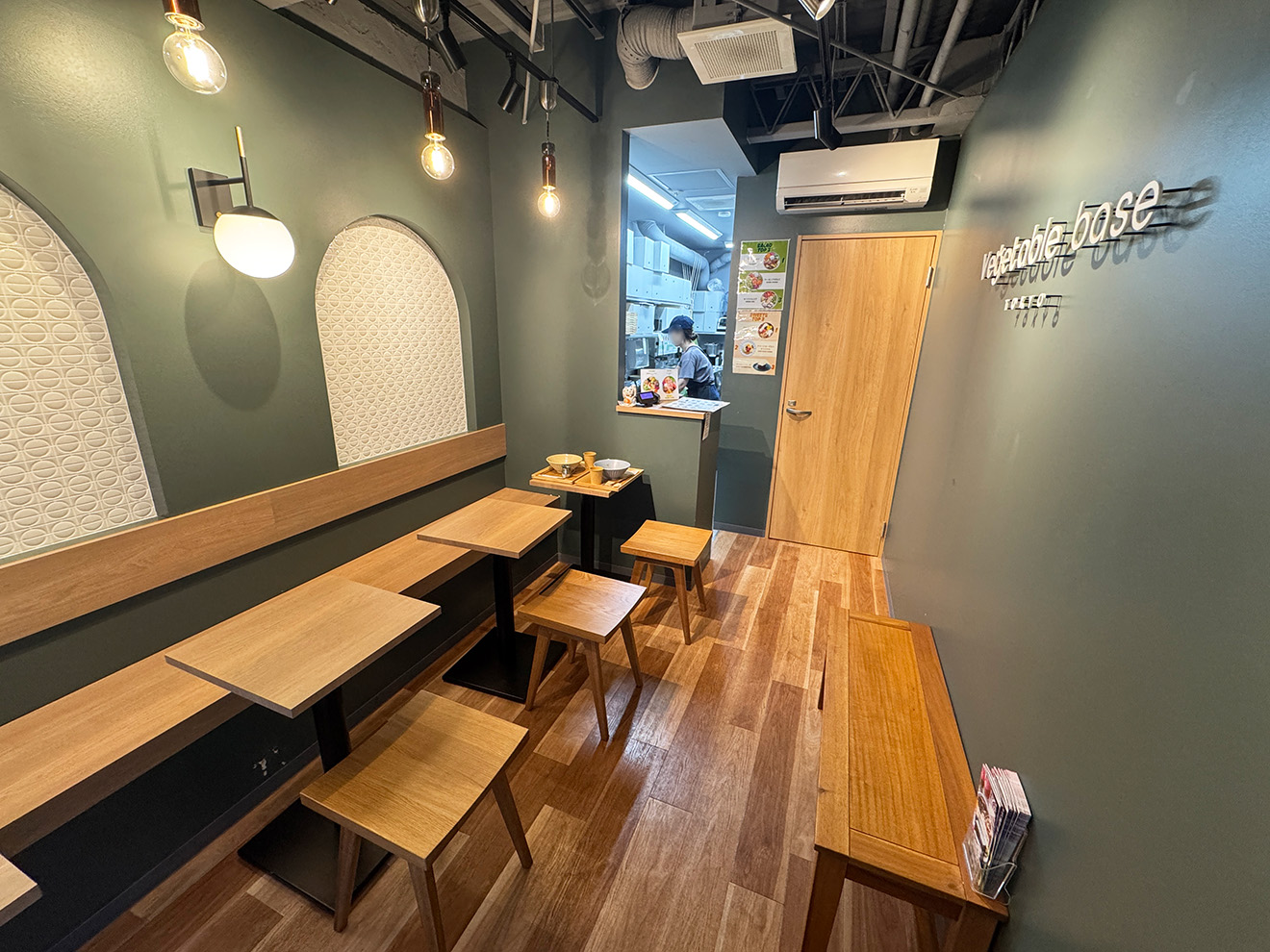 「Vegetable Base Tokyo」の店内