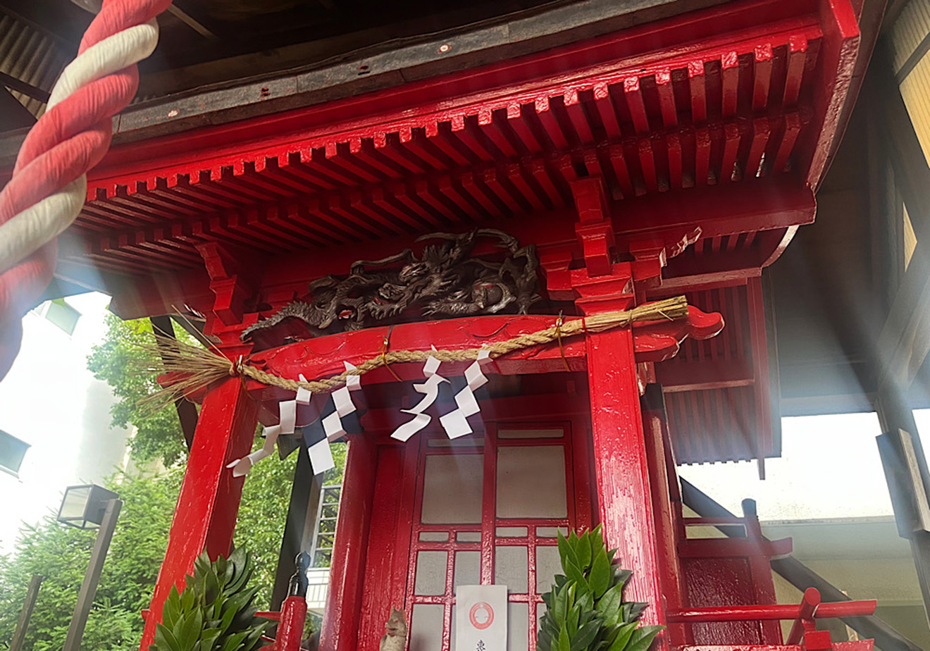 「伊勢丸稲荷大明神」の祠