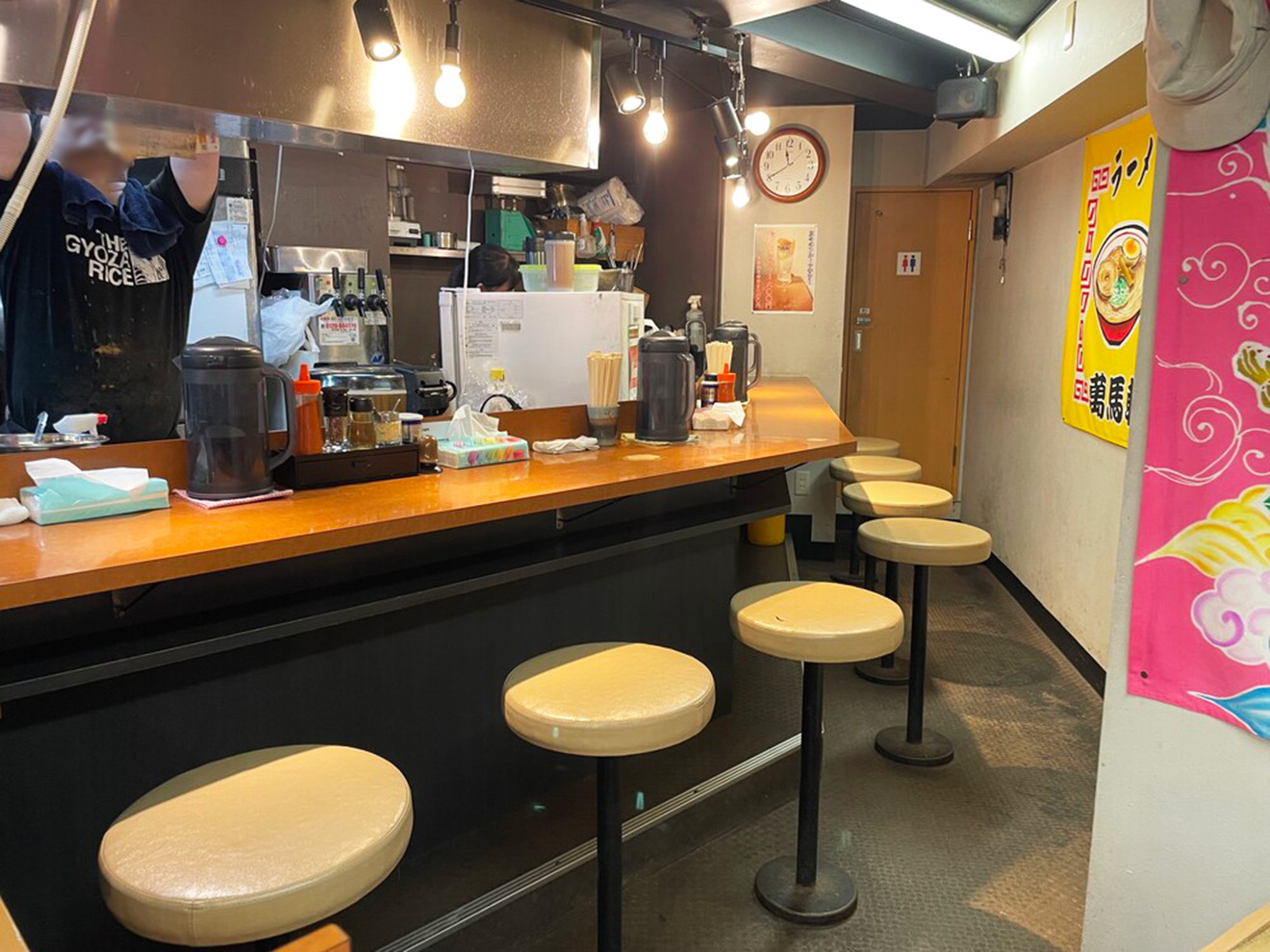 「東京味噌らーめん 萬馬軒 花橙」の店内