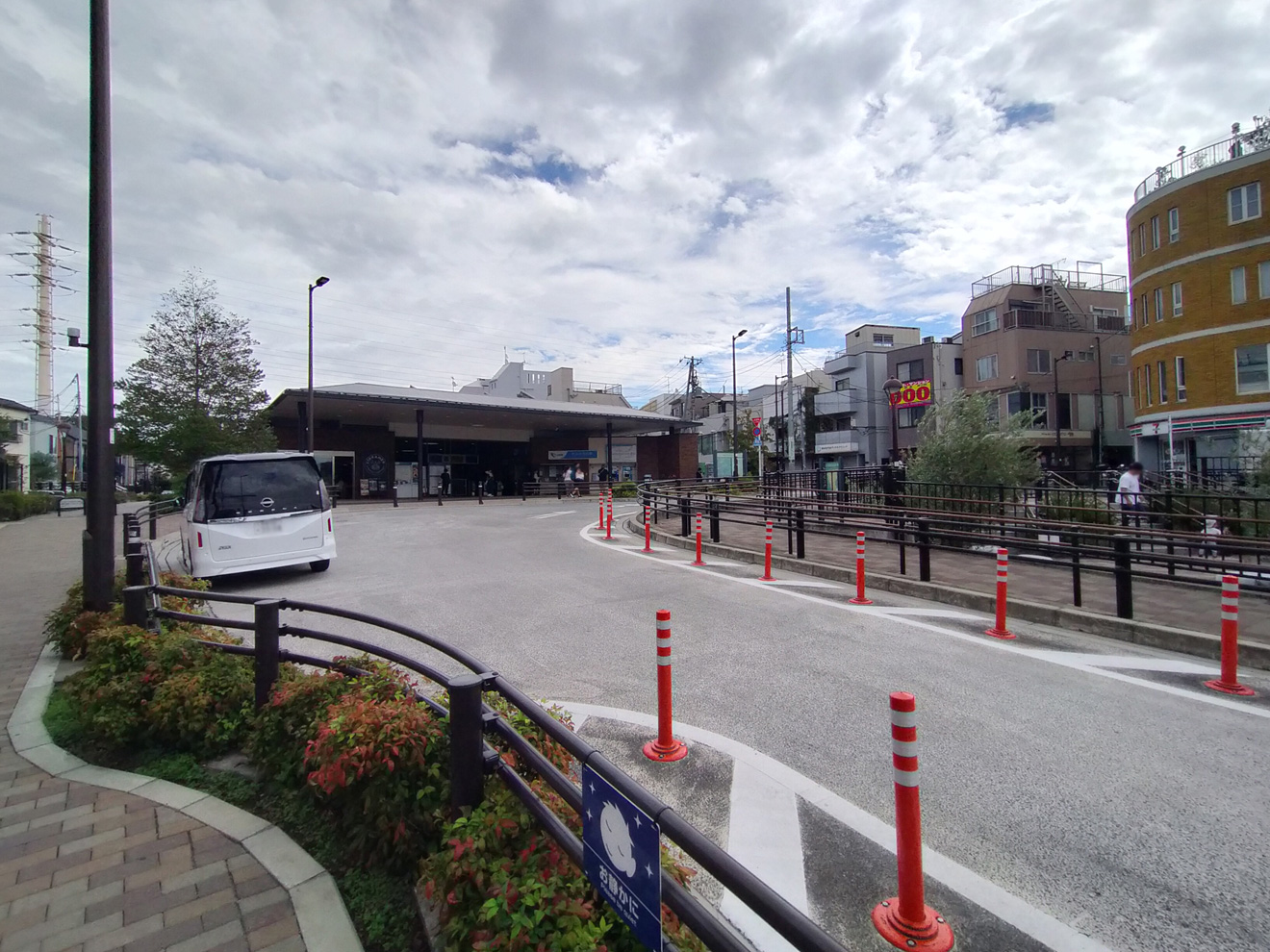 世田谷代田駅駅前