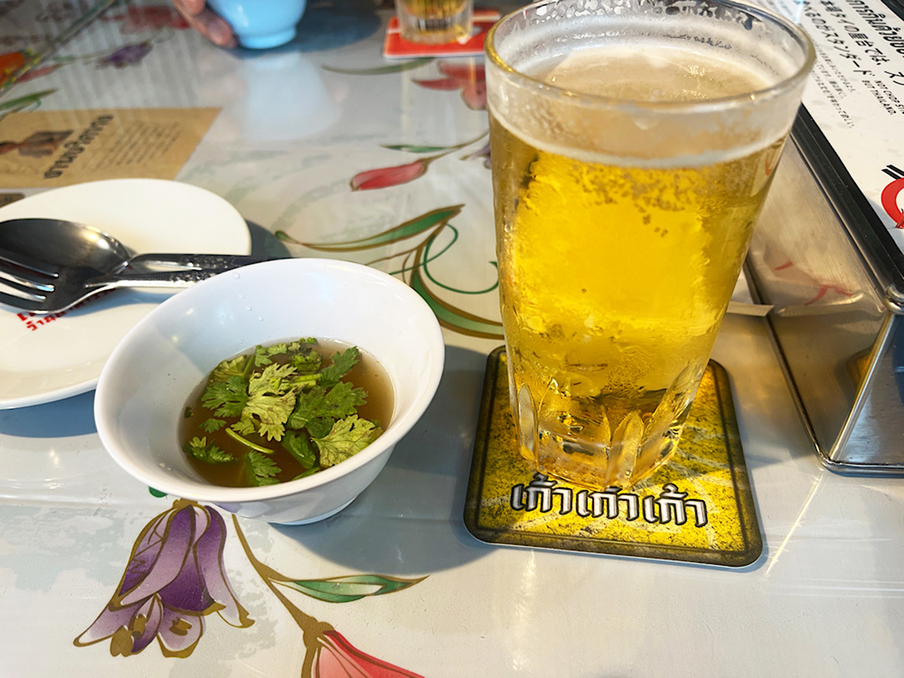 「⁡タイ屋台 999 三軒茶屋店」お通し、生ビール
