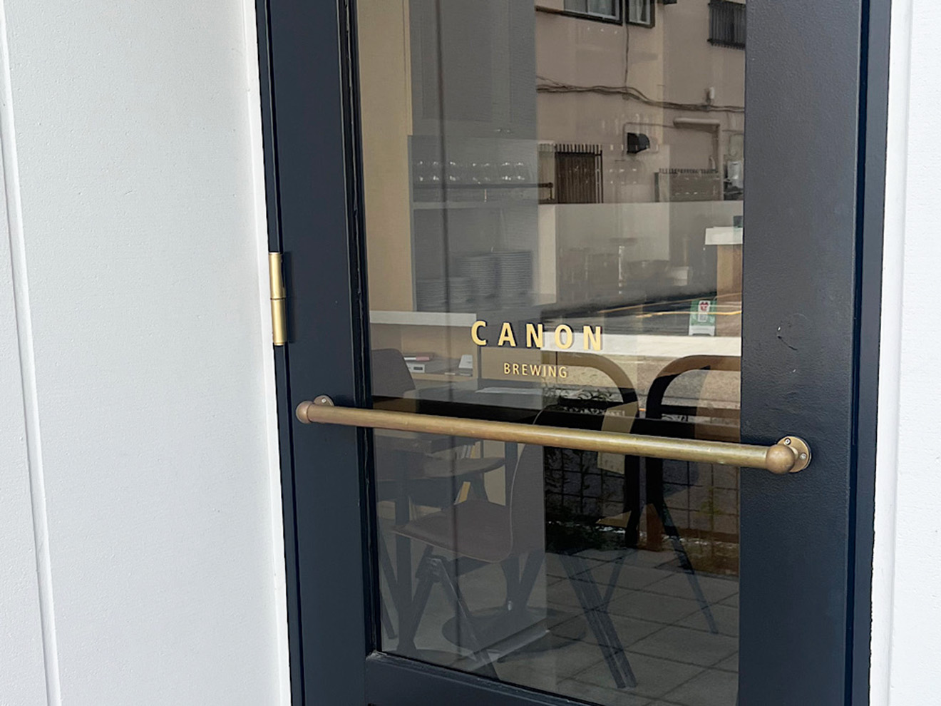 「CANON BREWING」のドア