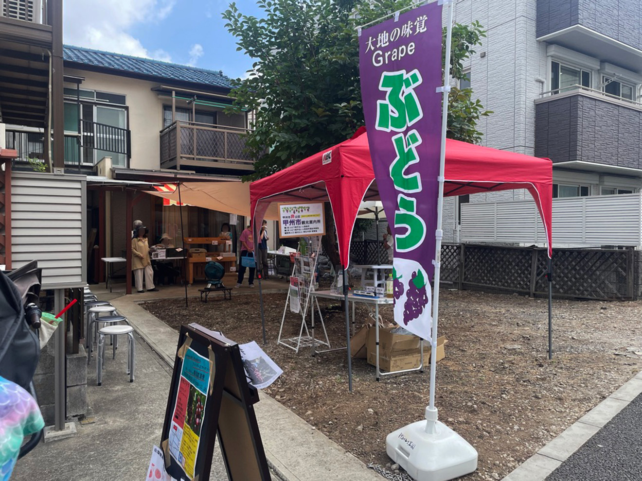 「プチ・マルシェ勝沼産直便」の様子