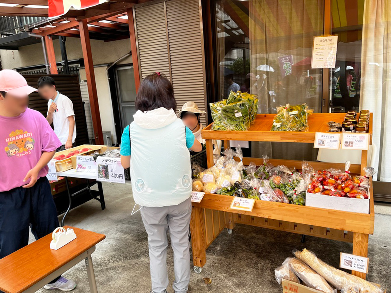 「プチ・マルシェ勝沼産直便」の様子