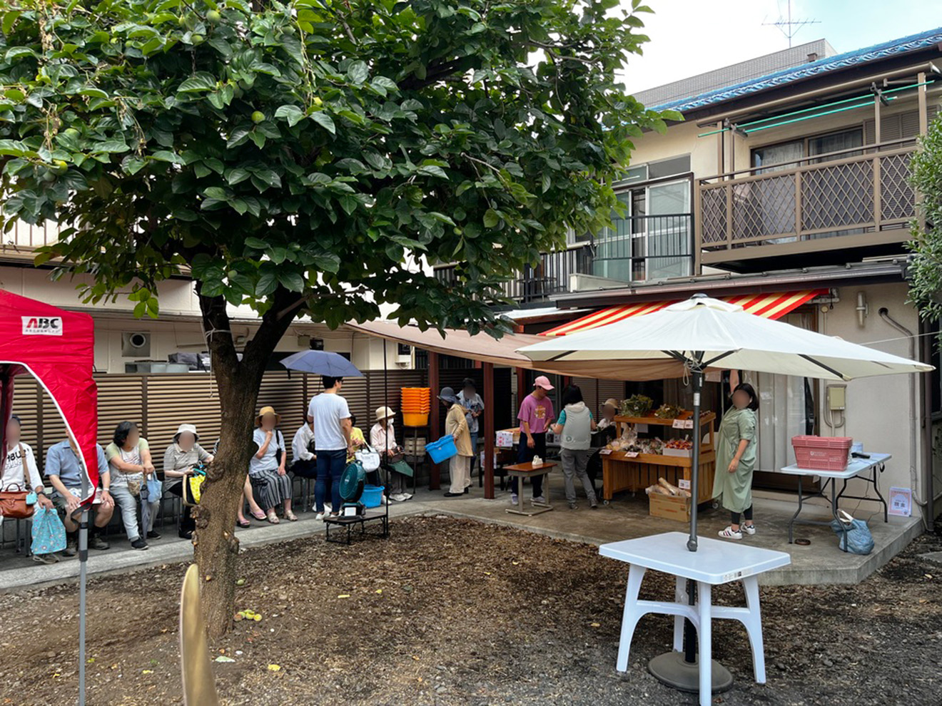 「プチ・マルシェ勝沼産直便」の様子