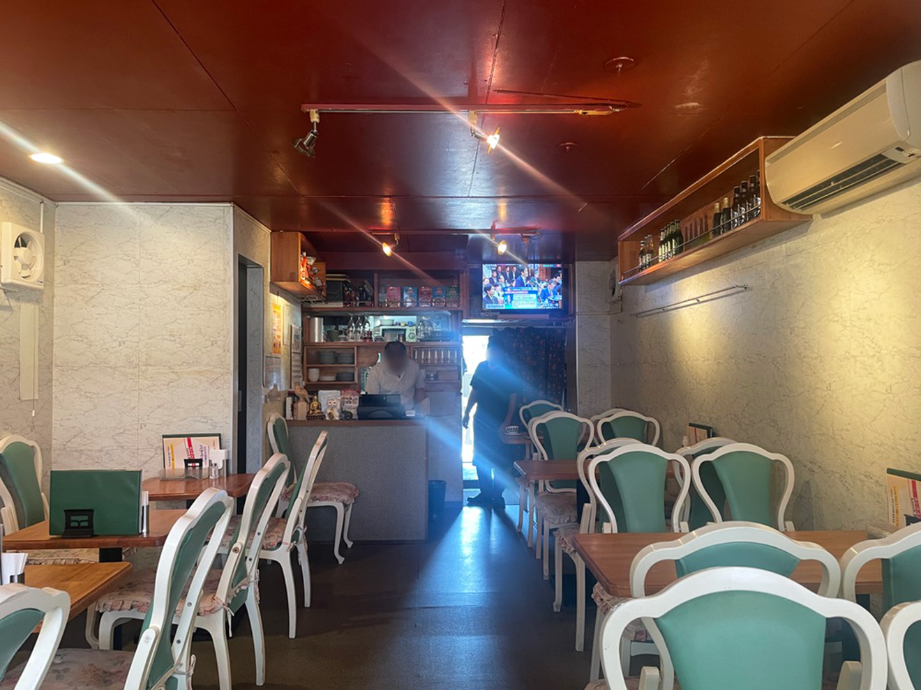 「パラベッシュ」の店内