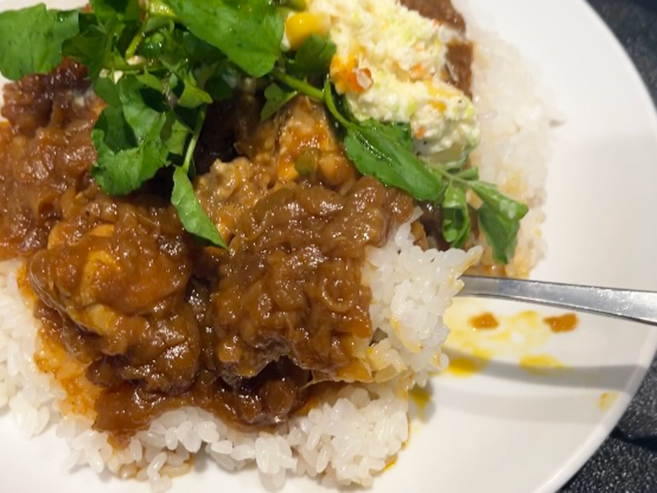 「SANZOU TOKYO」コルマカレー一口