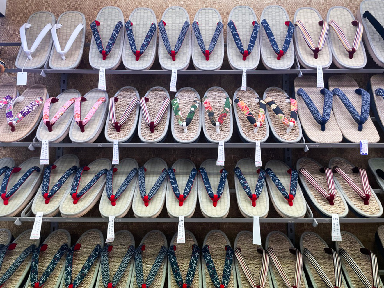 「玉川屋履物店」の草履