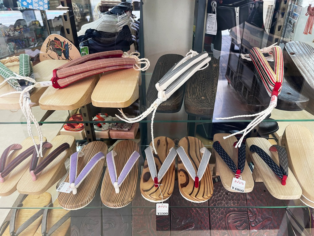 「玉川屋履物店」の下駄