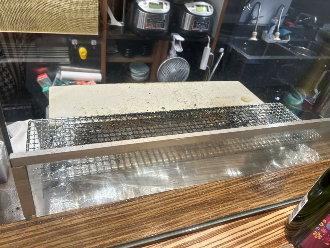 「炭火焼きあゆラーメン Gottaku」の焼き場