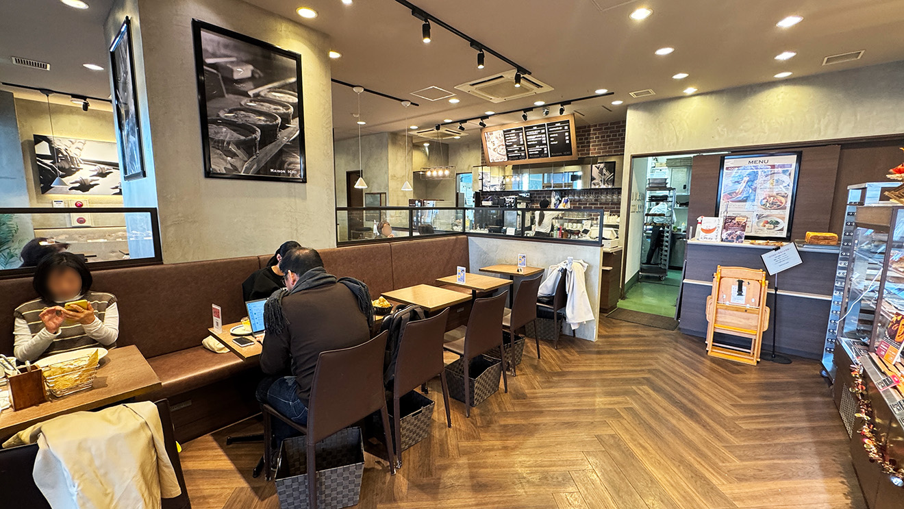 「MAISON ICHI 経堂店」のイートインスペース