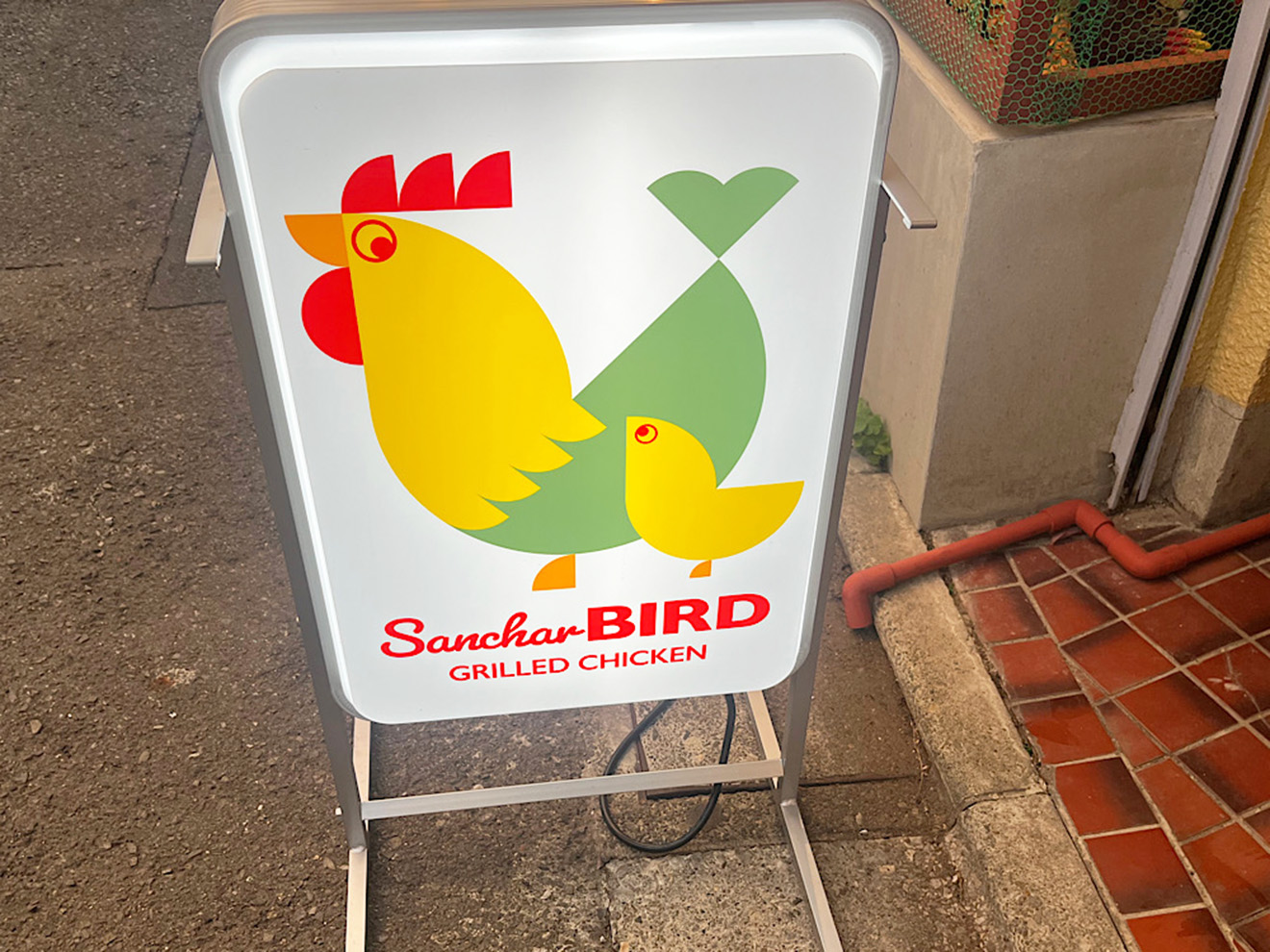 「Sanchar BIRD」の看板