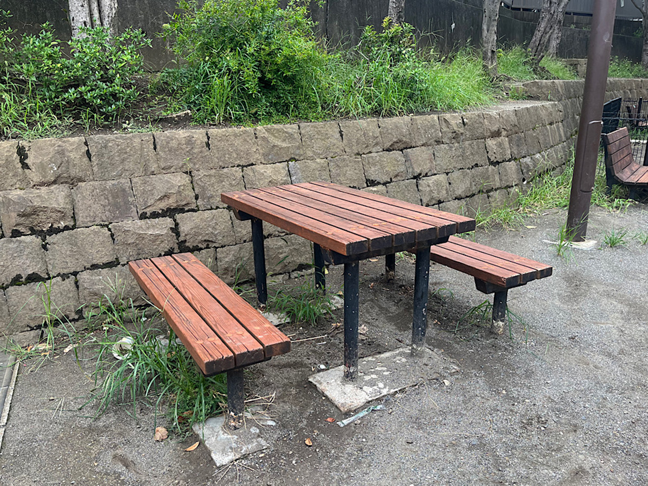 「したのやばし公園」のベンチ