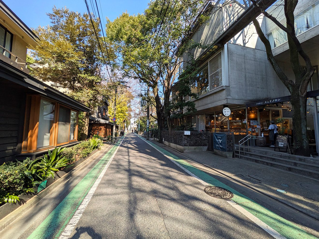 「kitchen and CURRY」の前の道