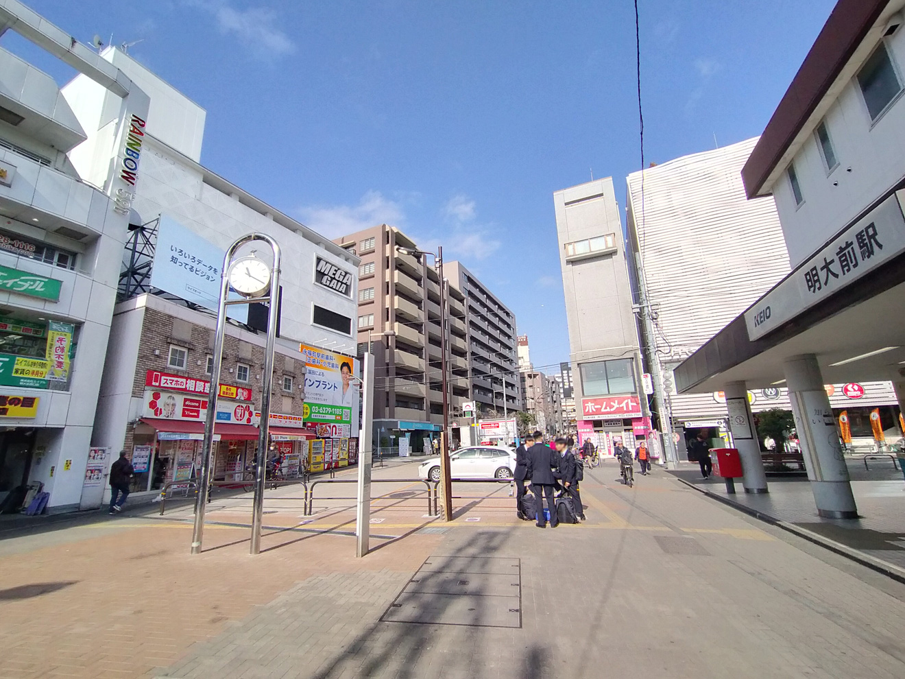 明大前駅前広場