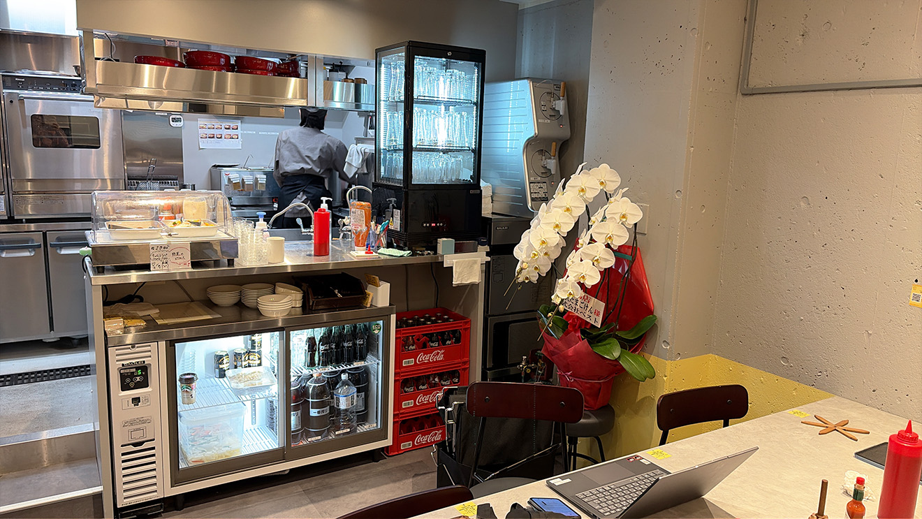 「下北沢たまごけん」の店内