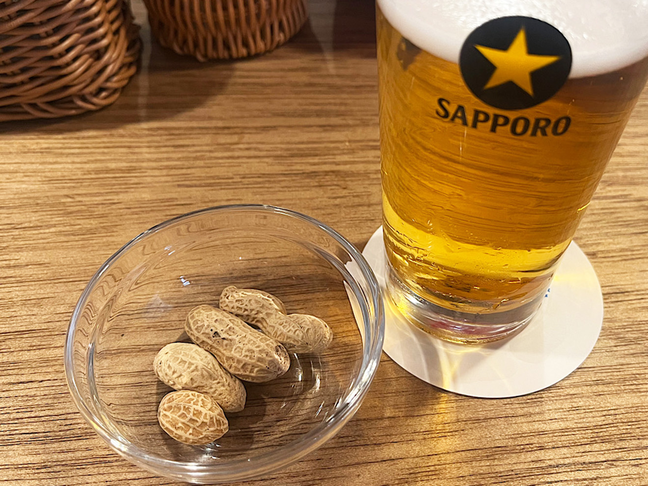 「PiPo」のビールと落花生