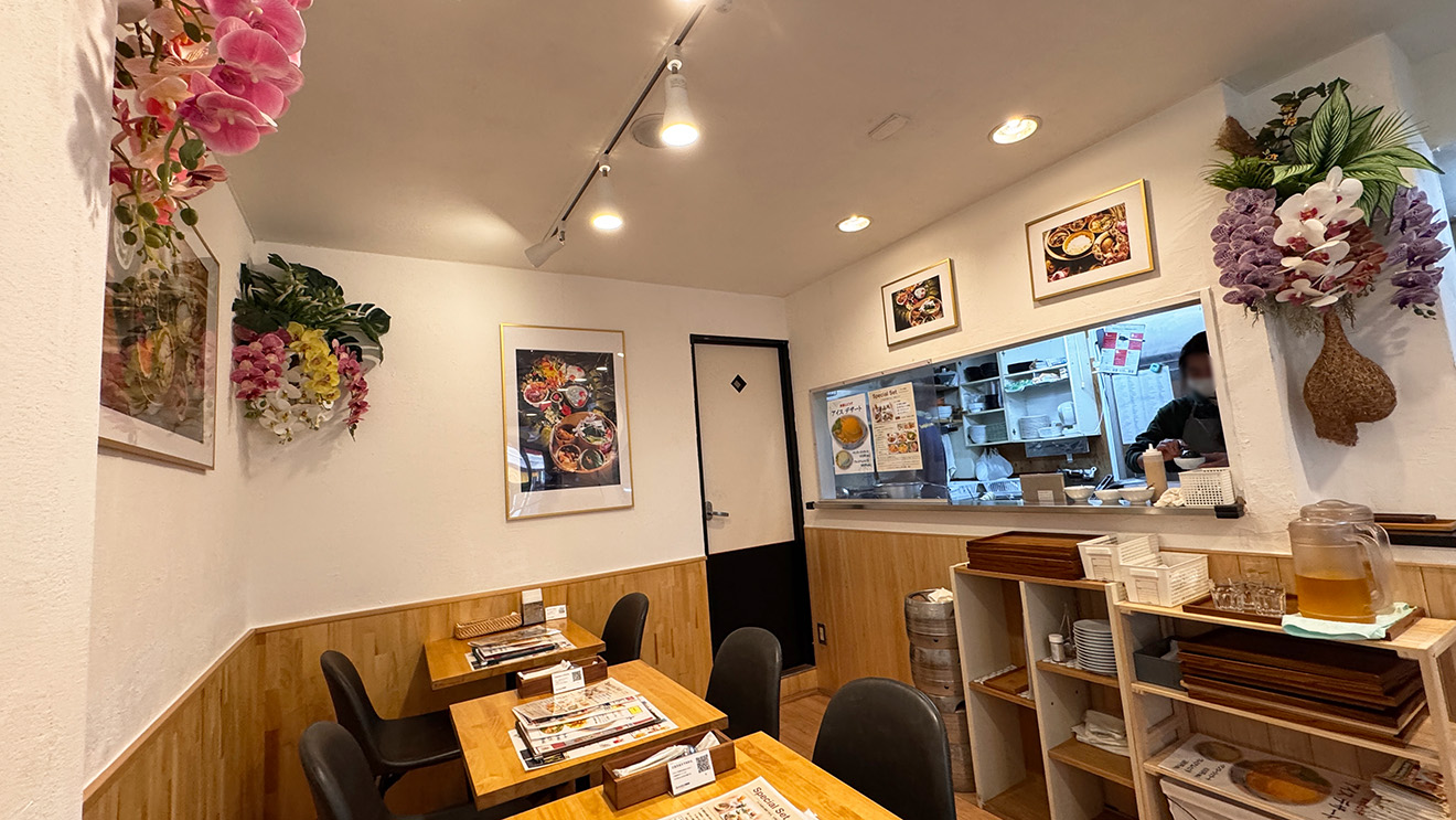 「Bangkok Kitchen Deli 経堂店」の店内