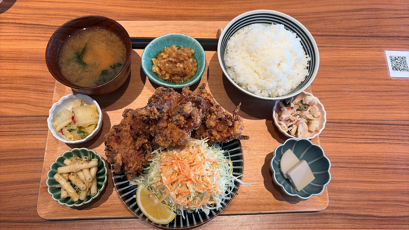 「BOB KITCHEN」の若鶏のジューシー醤油唐揚げ定食