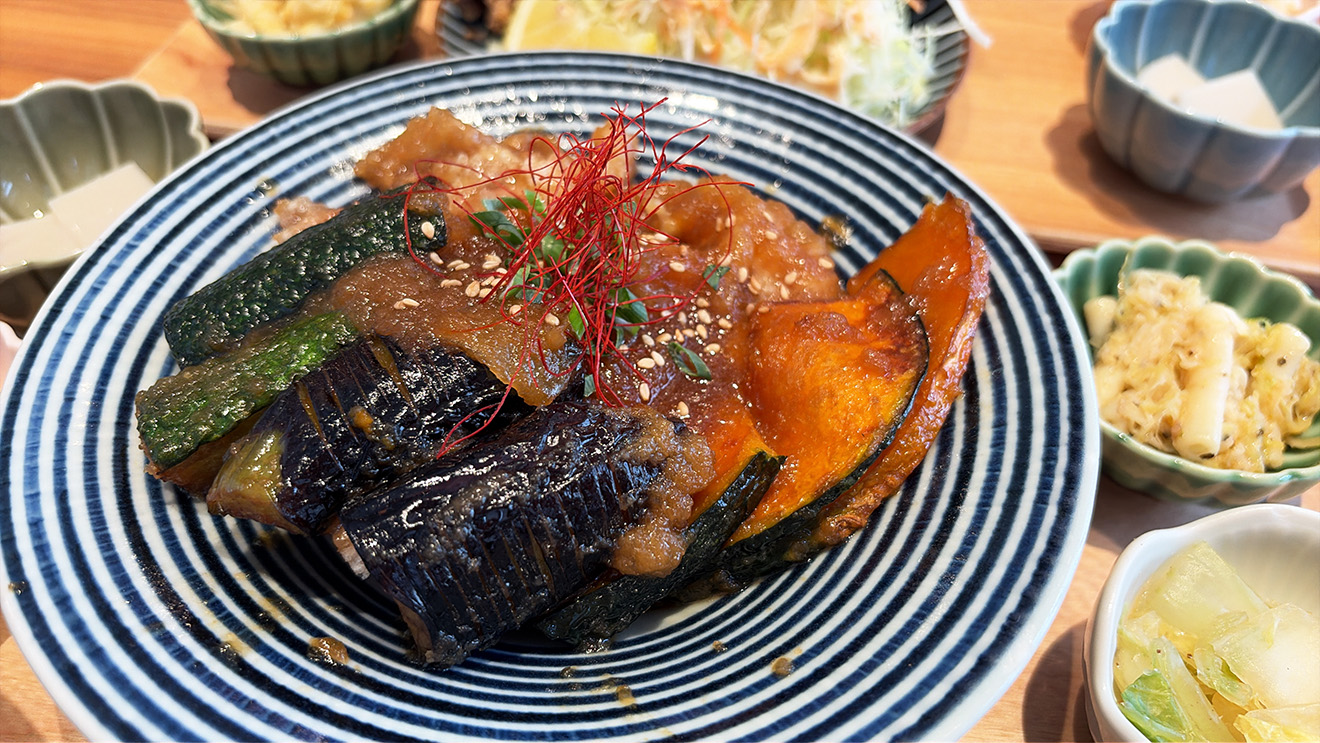 「BOB KITCHEN」の若鶏と素揚げ野菜の特製みぞれ煮