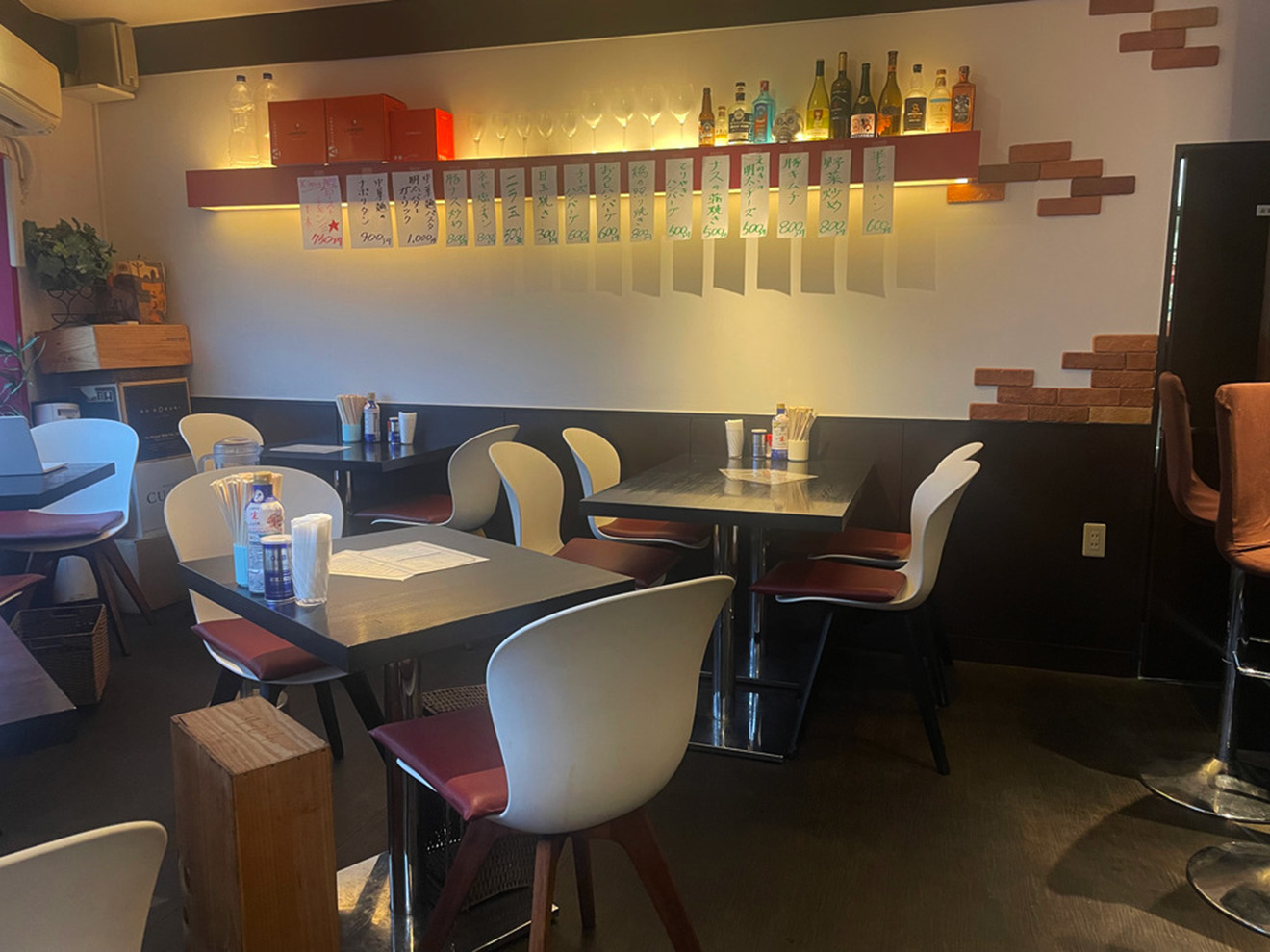 「定食・ラーメン TOSHI」の店内