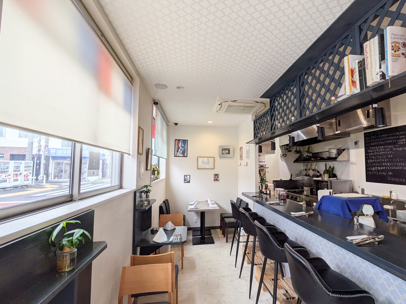 「RESTAURANT DEUX VISAGES」の店内