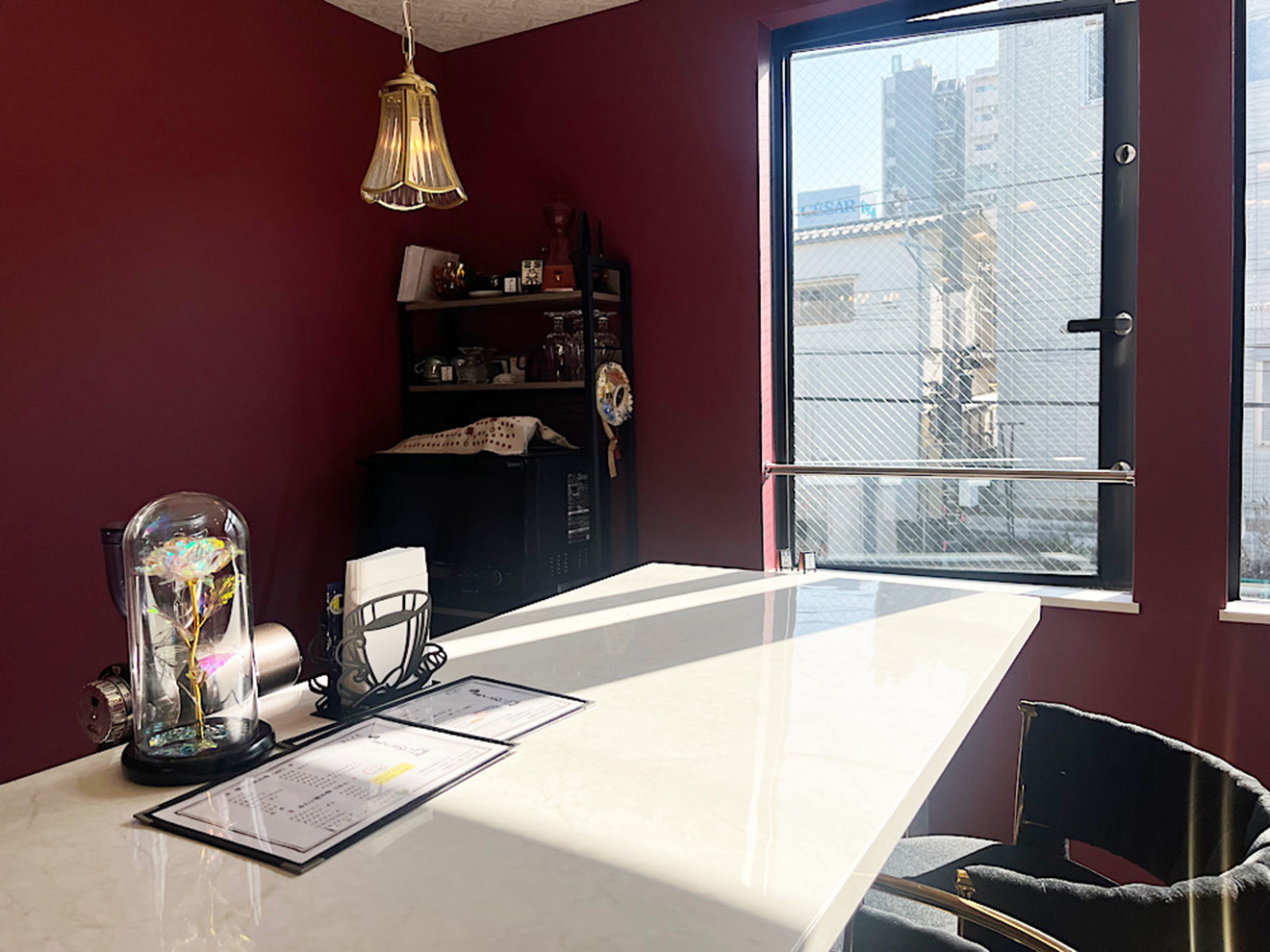 喫茶まくあい_カウンターでの会話風景