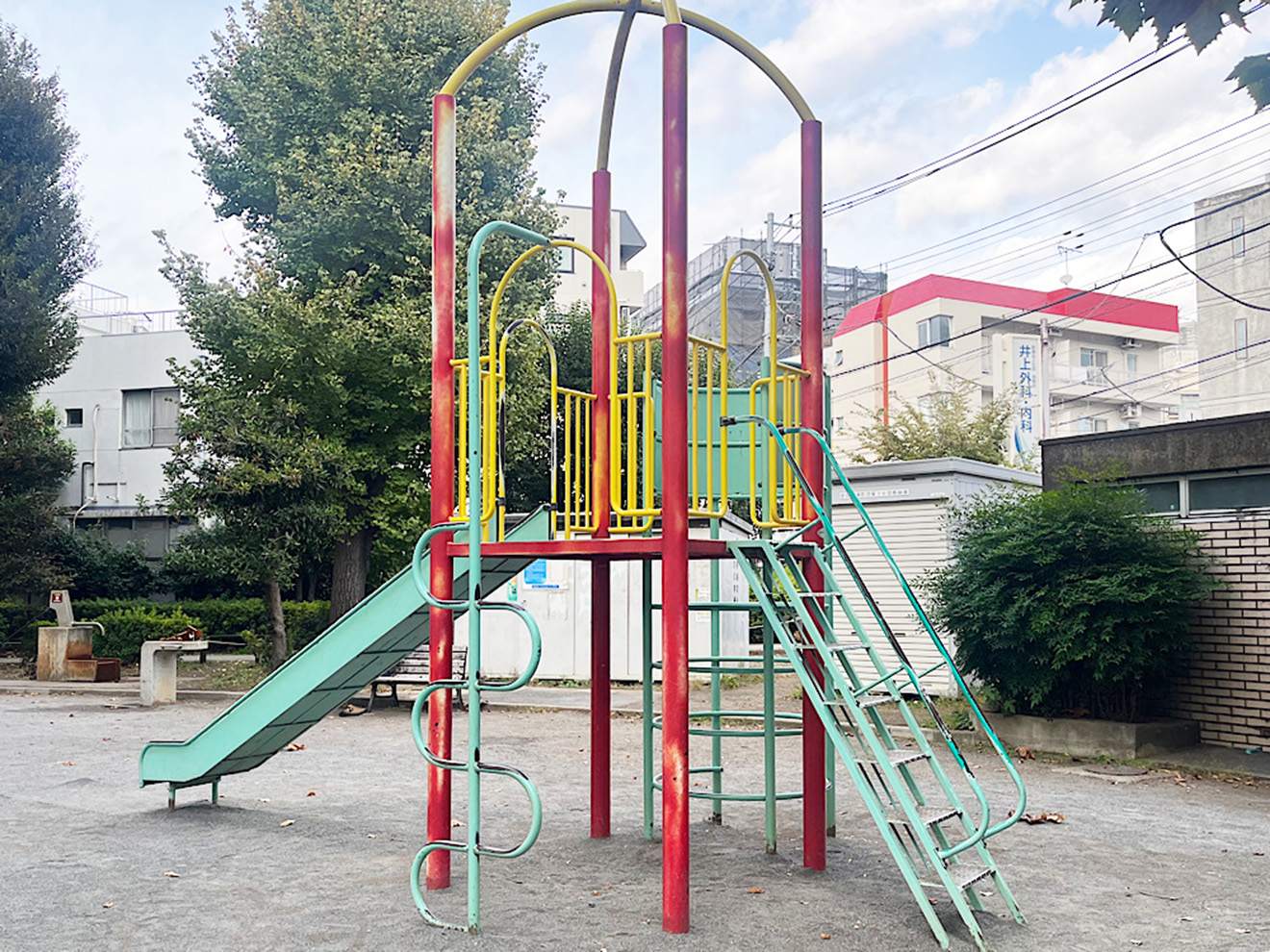 カラフルな複合遊具