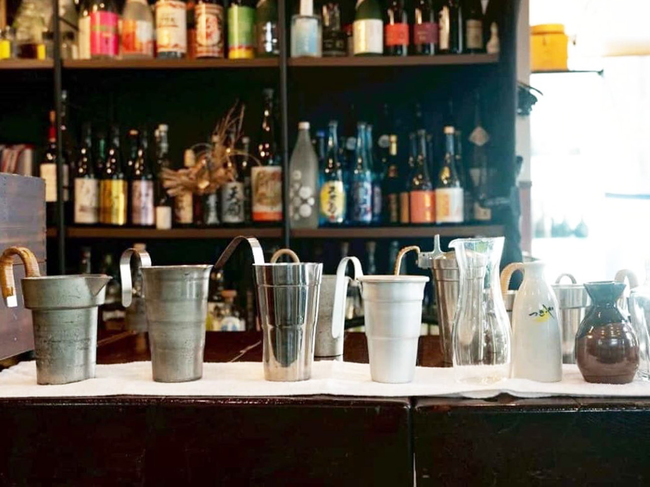 「つきや酒店」のグラスたち