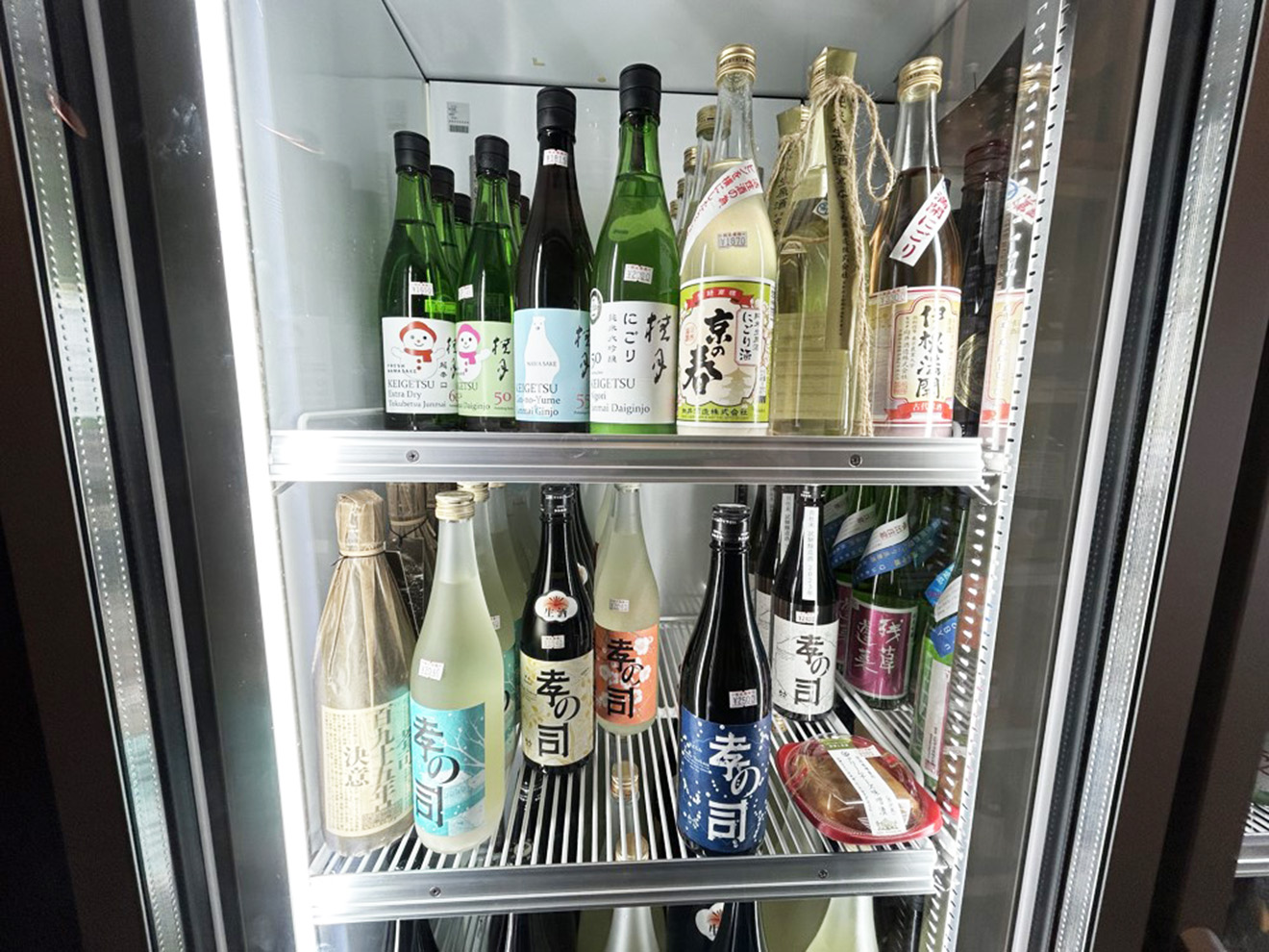 「つきや酒店」の冷蔵庫