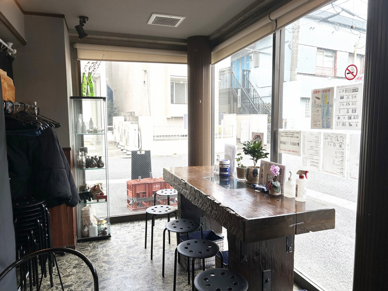 「つきや酒店」の角打ちスペース