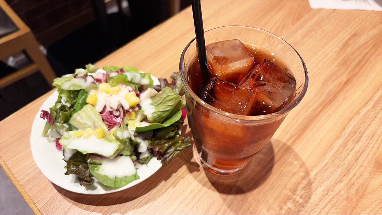 サラダとドリンク